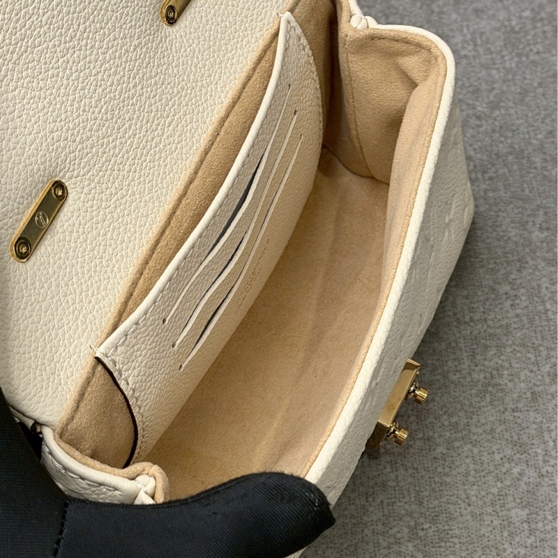 LV米白壓紋nano madeleine-6