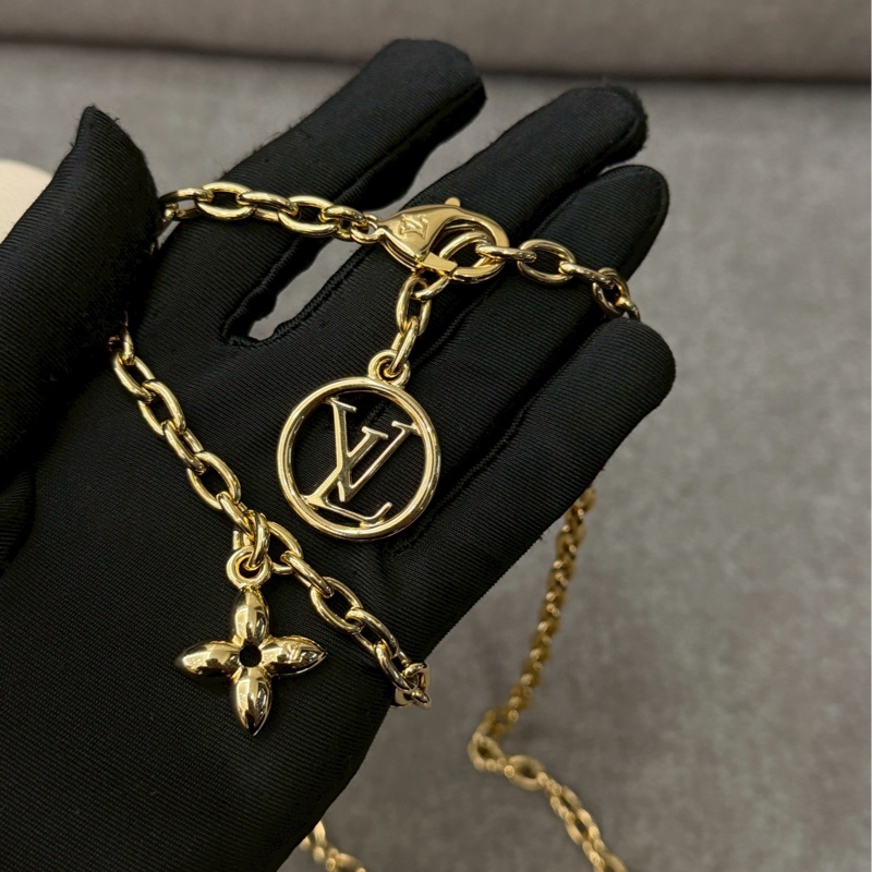 LV米白壓紋nano madeleine-9