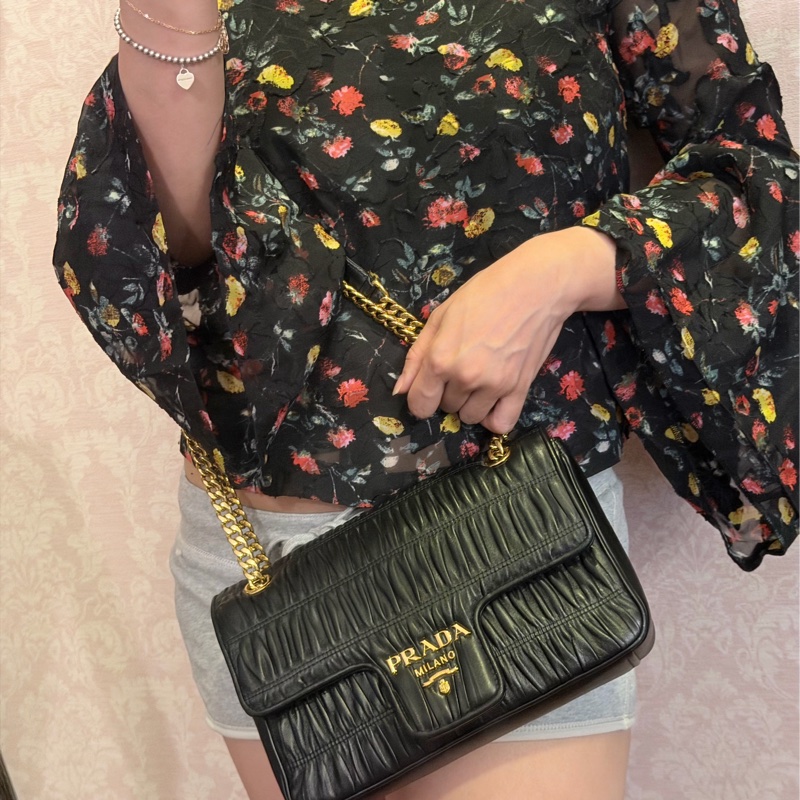 普拉達 黑色皮革 托特包 手提包 腋下包 側背包 斜挎包 斜背包 皮革  褶皺鏈條包 Prada Matelassé  chain bag-3