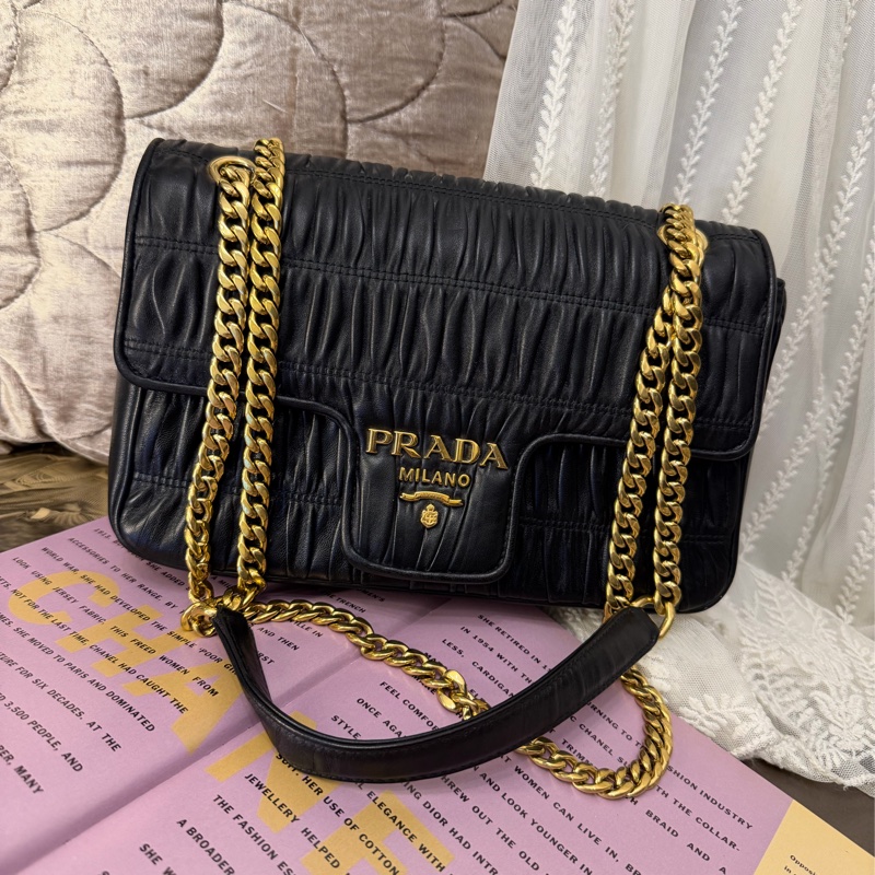 普拉達 黑色皮革 托特包 手提包 腋下包 側背包 斜挎包 斜背包 皮革  褶皺鏈條包 Prada Matelassé  chain bag-5