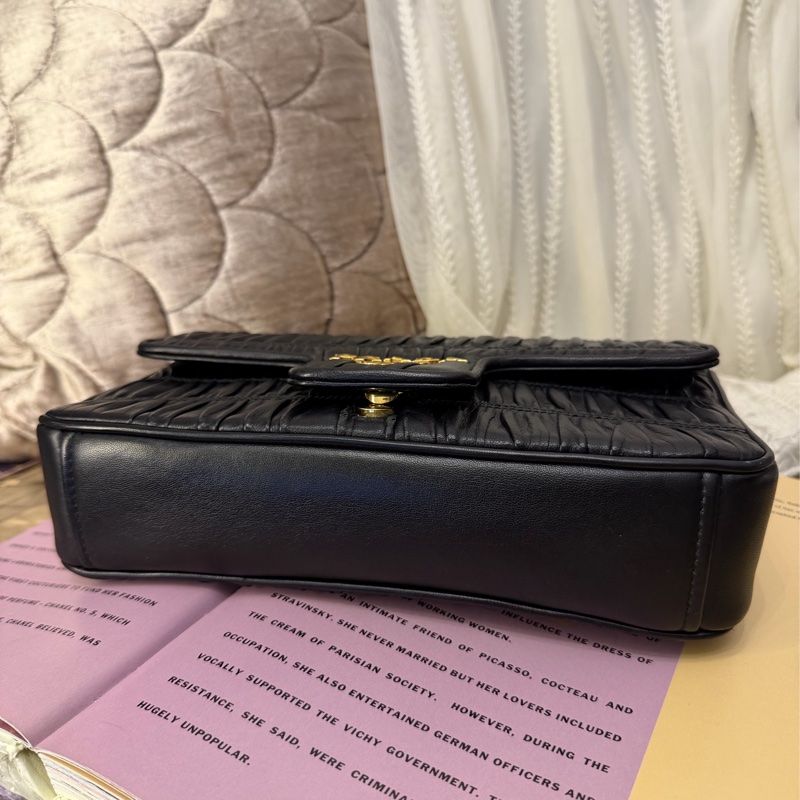 普拉達 黑色皮革 托特包 手提包 腋下包 側背包 斜挎包 斜背包 皮革  褶皺鏈條包 Prada Matelassé  chain bag-9