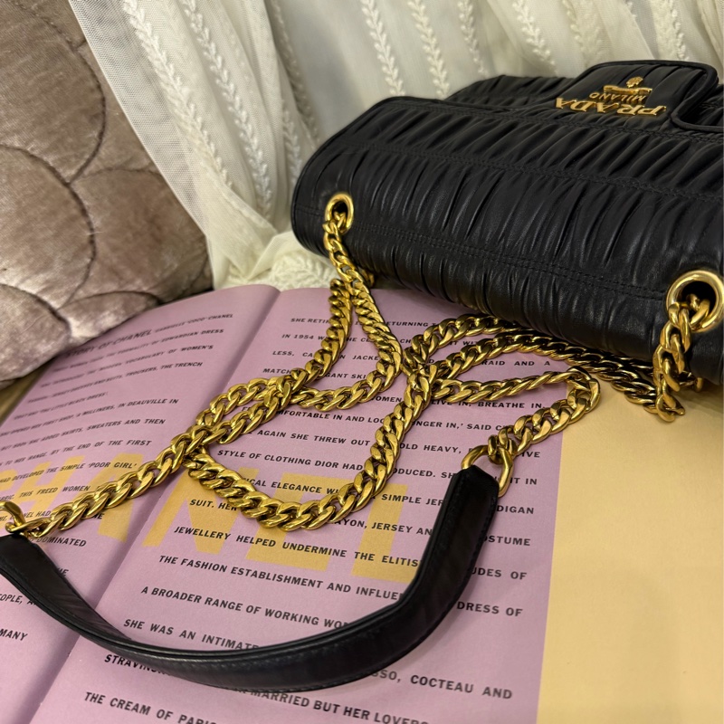 普拉達 黑色皮革 托特包 手提包 腋下包 側背包 斜挎包 斜背包 皮革  褶皺鏈條包 Prada Matelassé  chain bag-11