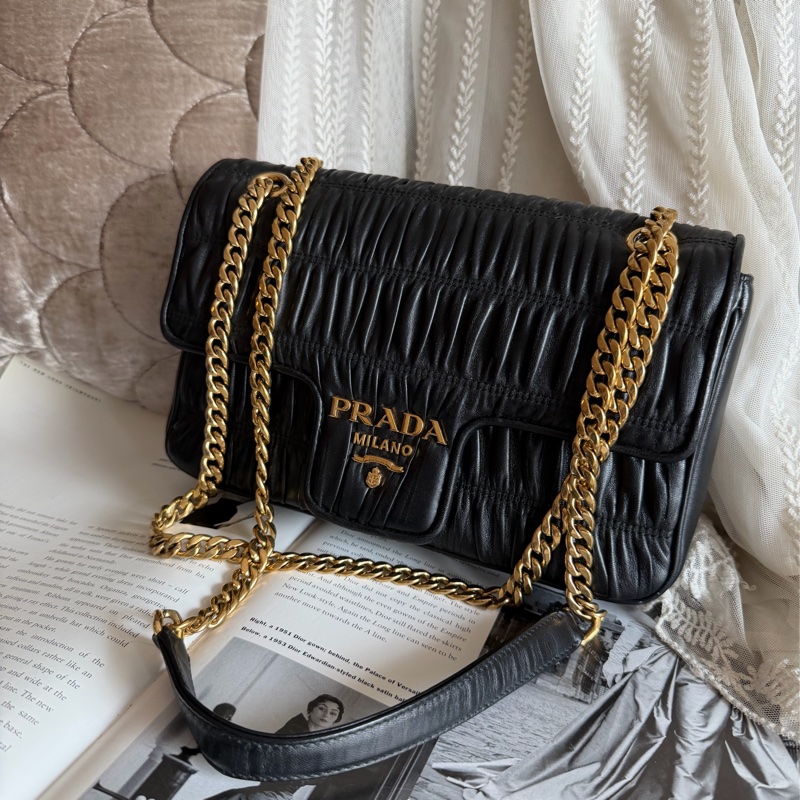 普拉達 黑色皮革 托特包 手提包 腋下包 側背包 斜挎包 斜背包 皮革  褶皺鏈條包 Prada Matelassé  chain bag-0
