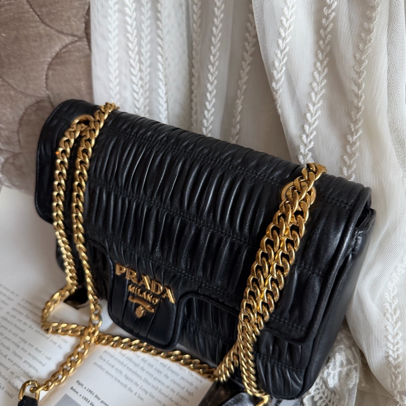 普拉達 黑色皮革 托特包 手提包 腋下包 側背包 斜挎包 斜背包 皮革  褶皺鏈條包 Prada Matelassé  chain bag-8