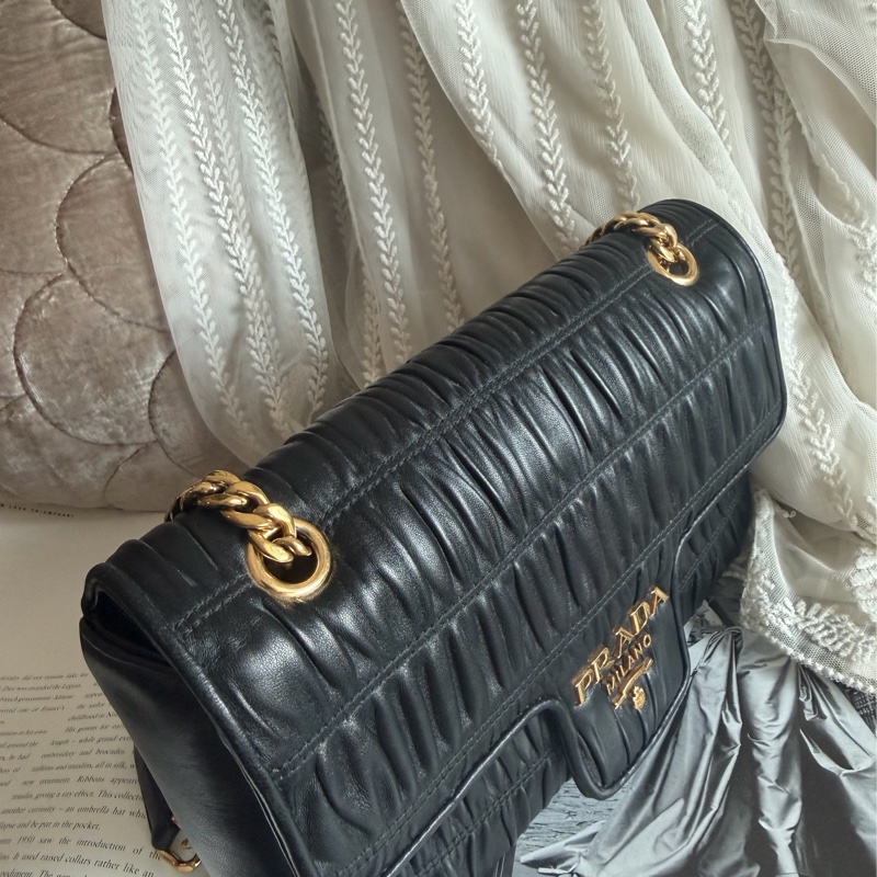 普拉達 黑色皮革 托特包 手提包 腋下包 側背包 斜挎包 斜背包 皮革  褶皺鏈條包 Prada Matelassé  chain bag-13