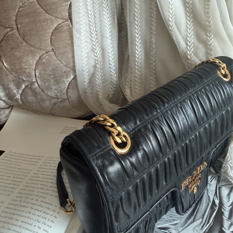 普拉達 黑色皮革 托特包 手提包 腋下包 側背包 斜挎包 斜背包 皮革  褶皺鏈條包 Prada Matelassé  chain bag-14