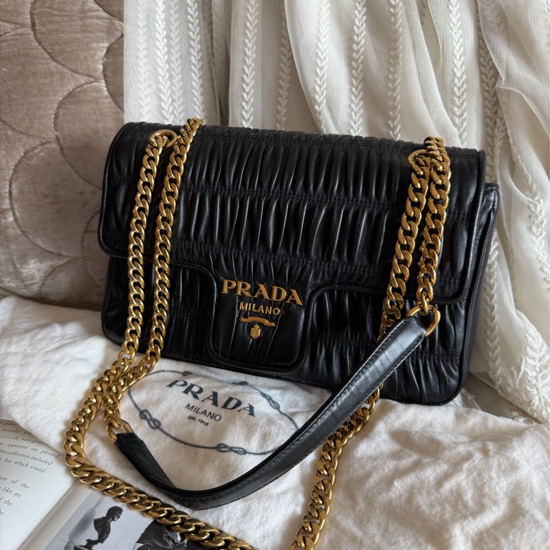 普拉達 黑色皮革 托特包 手提包 腋下包 側背包 斜挎包 斜背包 皮革  褶皺鏈條包 Prada Matelassé  chain bag-25