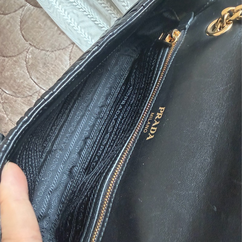 普拉達 黑色皮革 托特包 手提包 腋下包 側背包 斜挎包 斜背包 皮革  褶皺鏈條包 Prada Matelassé  chain bag-28