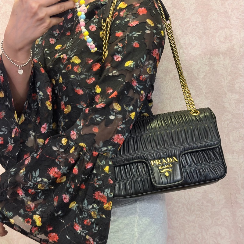 普拉達 黑色皮革 托特包 手提包 腋下包 側背包 斜挎包 斜背包 皮革  褶皺鏈條包 Prada Matelassé  chain bag-4