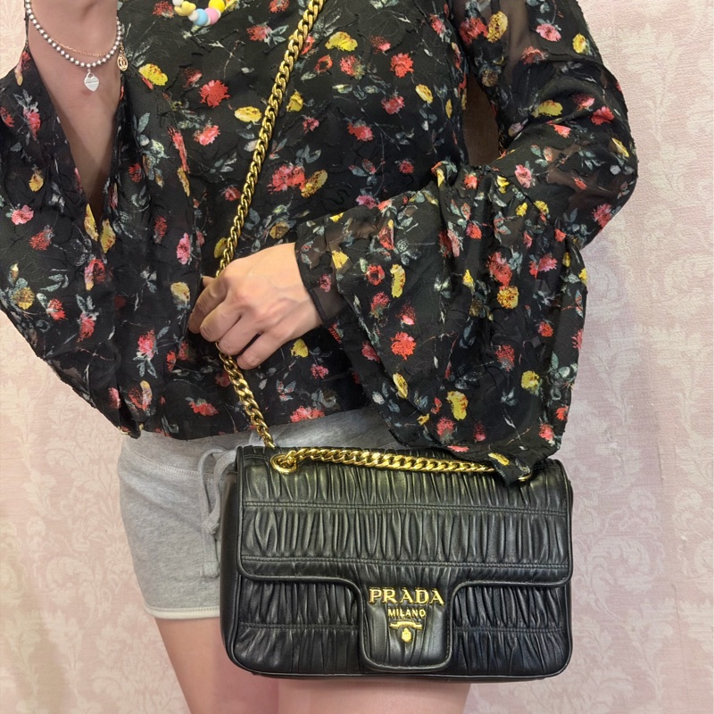 普拉達 黑色皮革 托特包 手提包 腋下包 側背包 斜挎包 斜背包 皮革  褶皺鏈條包 Prada Matelassé  chain bag-5