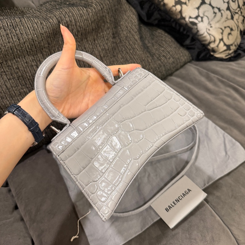 全新🈶購證❤️ 巴黎世家 #沙漏包 #灰色 #銀扣 #鱷魚壓紋 xs-8