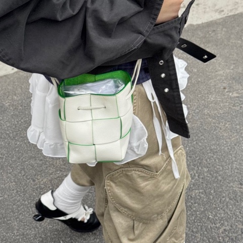 全新🈶購證❤️ bv #編織 #水桶 #mini #白色