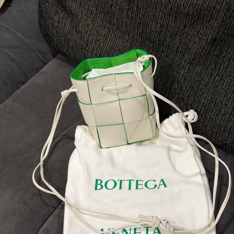 全新🈶購證❤️ bv #編織 #水桶 #mini #白色-2