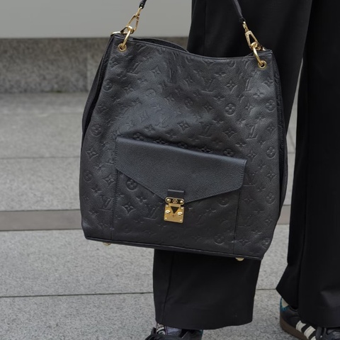 Louis Vuitton • 經典泫雅 Métis Hobo 全皮壓紋 3Way