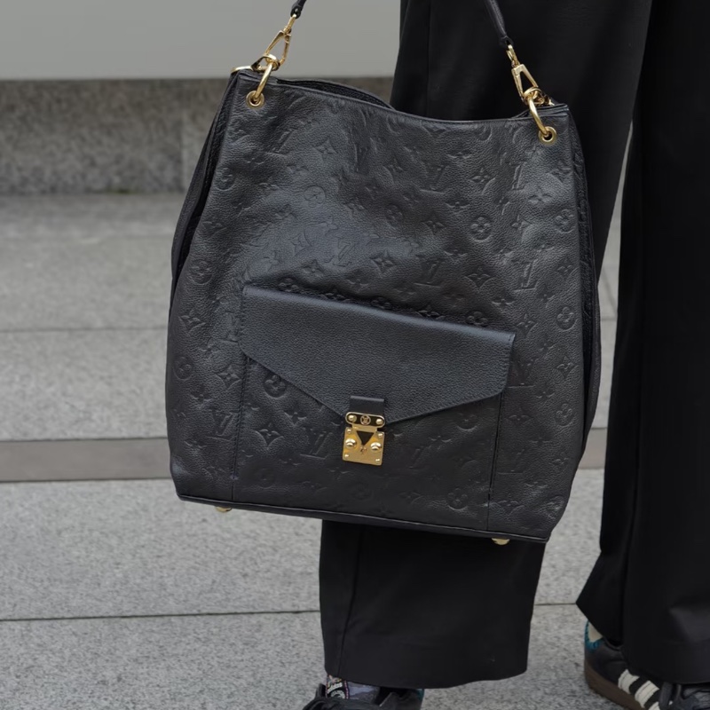 Louis Vuitton • 經典泫雅 Métis Hobo 全皮壓紋 3Way-0