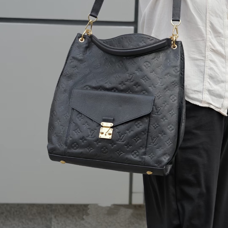 Louis Vuitton • 經典泫雅 Métis Hobo 全皮壓紋 3Way-1