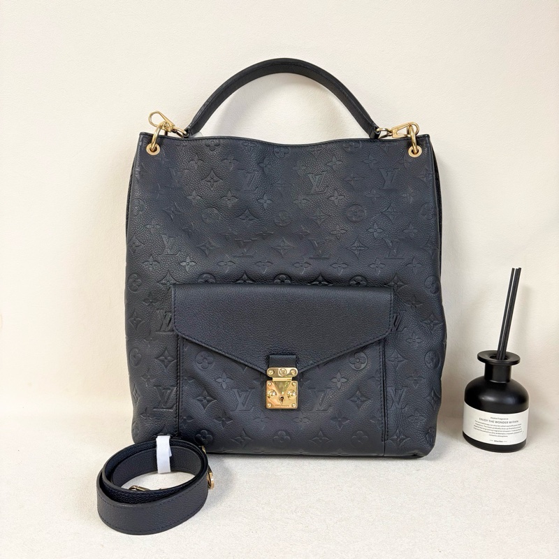 Louis Vuitton • 經典泫雅 Métis Hobo 全皮壓紋 3Way-3