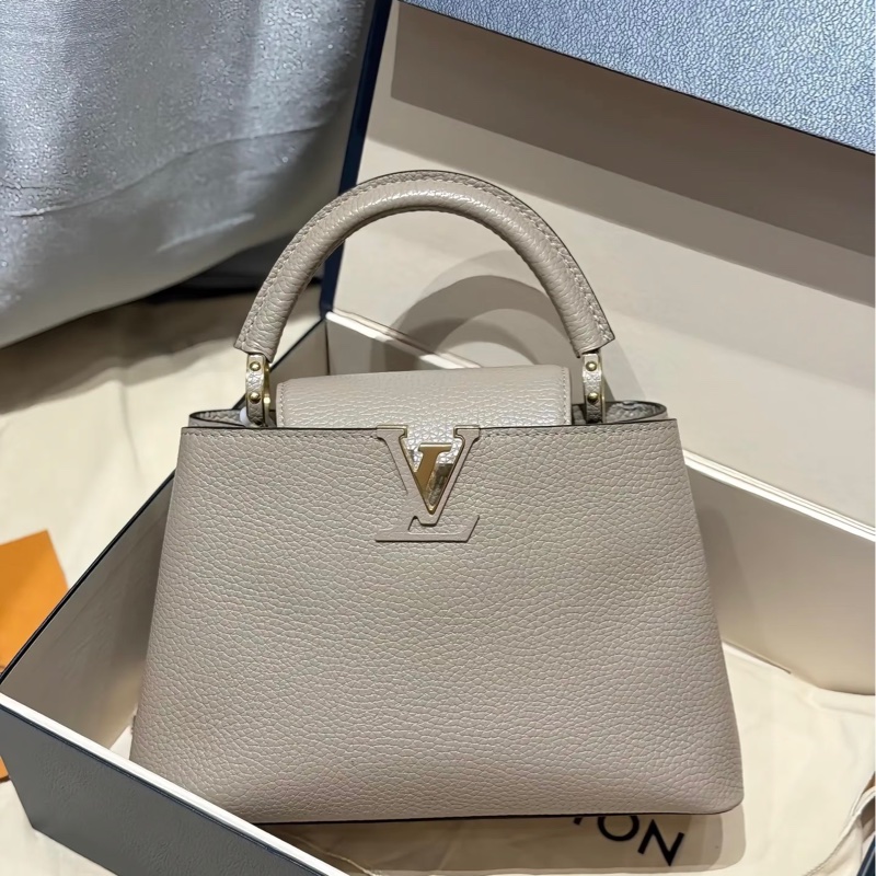 Louis Vuitton • 經典Capucines Bb 大象灰牛皮中號 有購證✔️-0