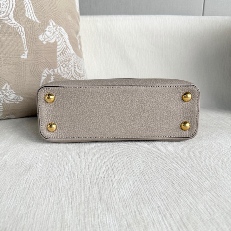 Louis Vuitton • 經典Capucines Bb 大象灰牛皮中號 有購證✔️-5