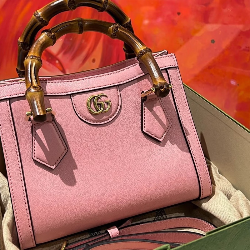 Gucci • Diana 櫻花粉竹節手柄Mini托特包-0