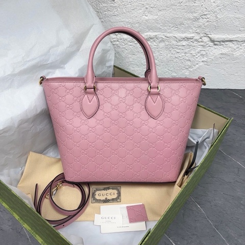 Gucci • 經典全皮壓紋老花 櫻花粉托特包