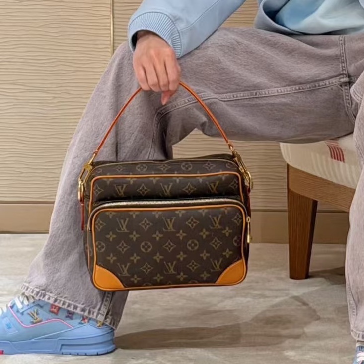 實用百搭99新🆕超低價😍Lv路易威登老花植鞣革橫版相機包單肩斜挎包-4