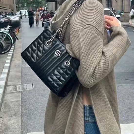 質感拉滿✨99新🆕Gucci古馳幾何系列黑色銀扣GG marmont鏈條全皮托特包單肩手提包-4