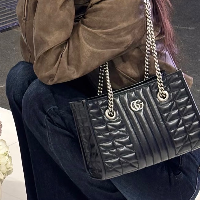 質感拉滿✨99新🆕Gucci古馳幾何系列黑色銀扣GG marmont鏈條全皮托特包單肩手提包-9