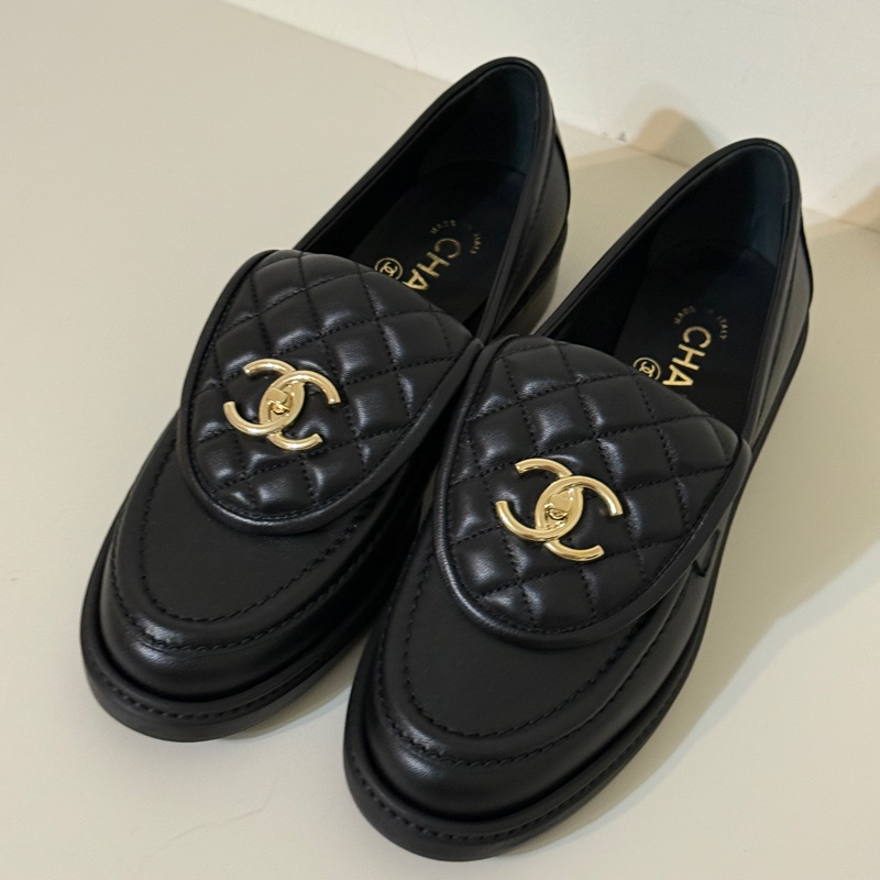 914intheair『全新』Chanel 香奈兒經典書包釦黑金樂福鞋 38-5