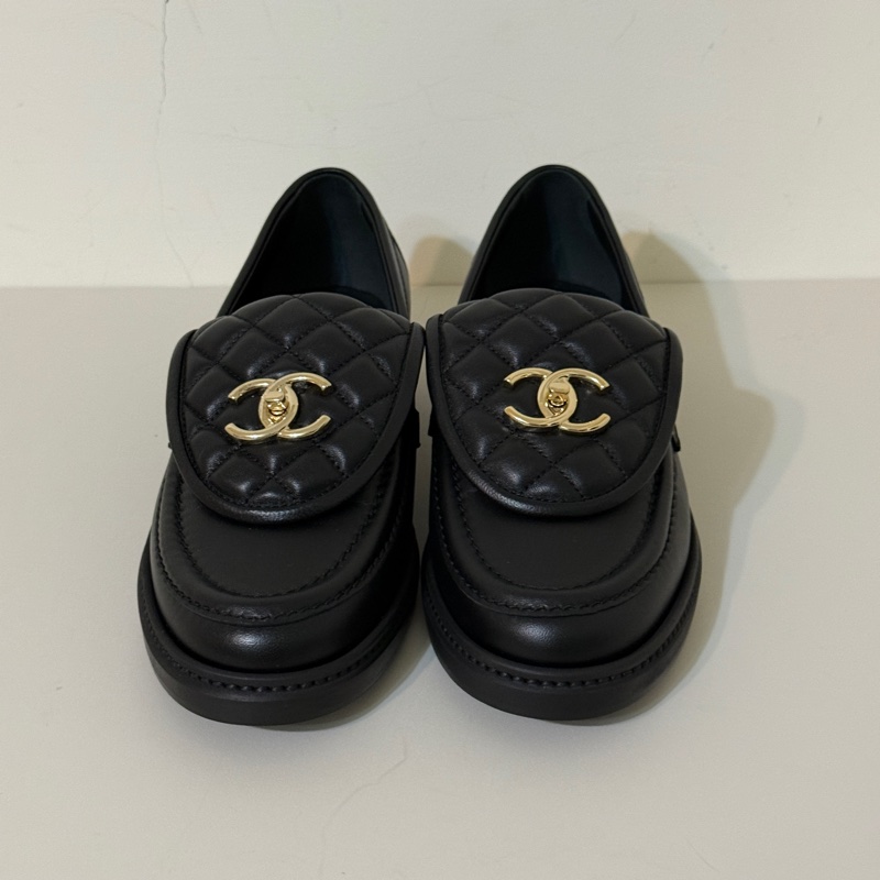 914intheair『全新』Chanel 香奈兒經典書包釦黑金樂福鞋 38-8