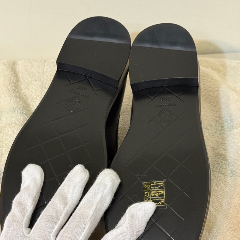 914intheair『全新』Chanel 香奈兒經典書包釦黑金樂福鞋 38-20