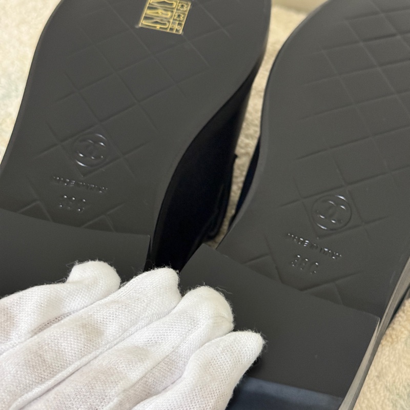 914intheair『全新』Chanel 香奈兒經典書包釦黑金樂福鞋 38-22