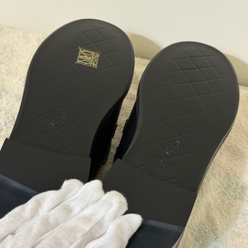 914intheair『全新』Chanel 香奈兒經典書包釦黑金樂福鞋 38-23