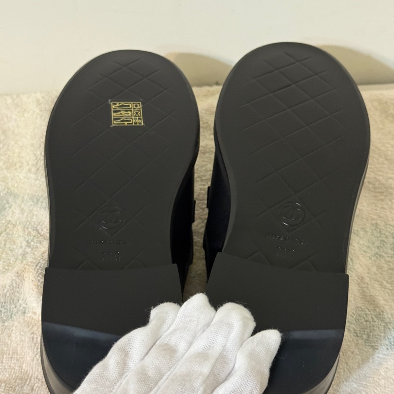 914intheair『全新』Chanel 香奈兒經典書包釦黑金樂福鞋 38-24