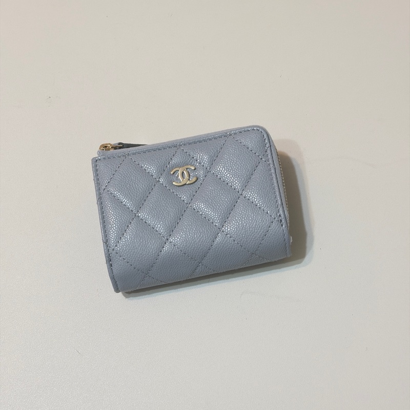 914intheair 『全新全配』Chanel 香奈兒 霧霾藍灰側拉鏈零錢袋三折迷你短夾-0