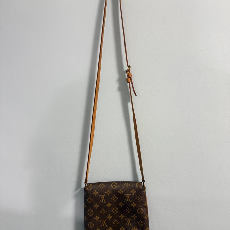 LV M51387 老花掀蓋斜背王妃包-2