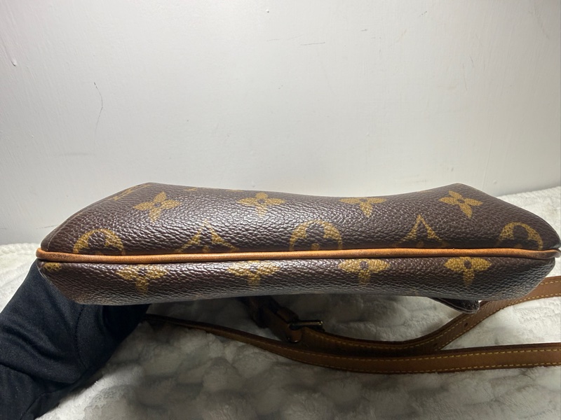 LV M51387 老花掀蓋斜背王妃包-7