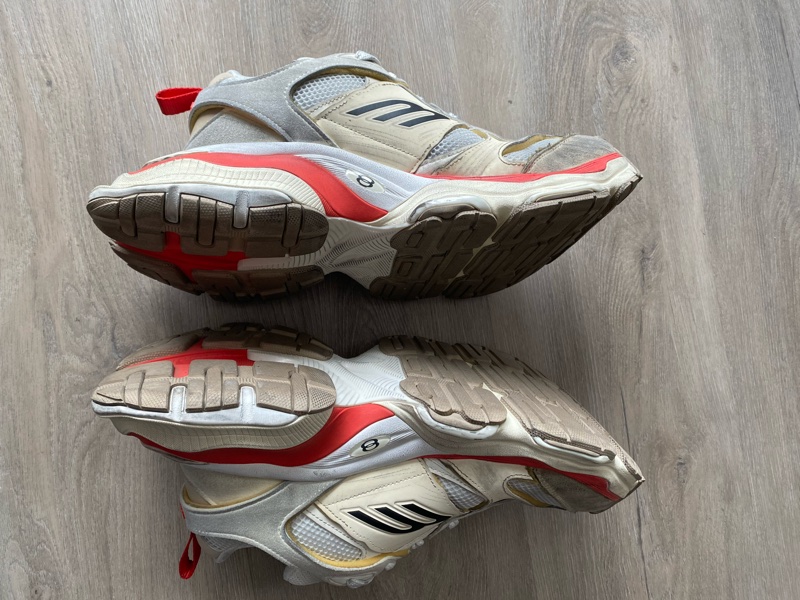 Balenciaga cargo sneaker worn out beige red-1