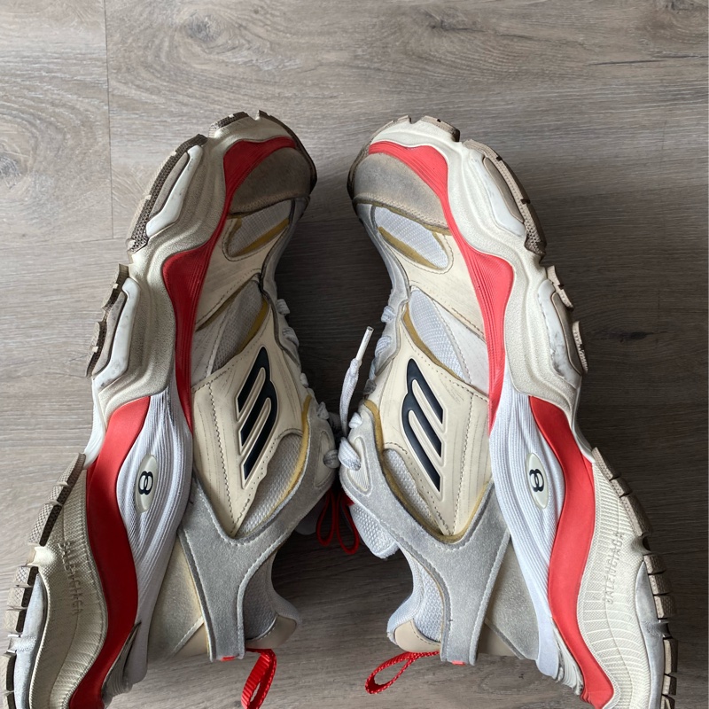 Balenciaga cargo sneaker worn out beige red-3