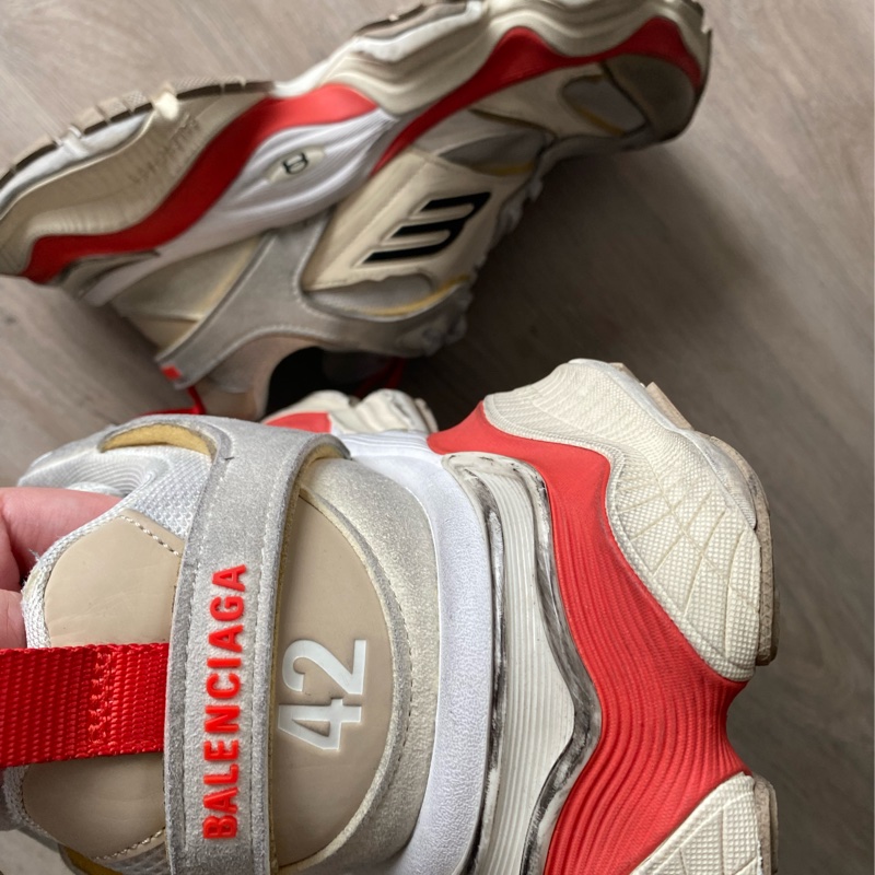 Balenciaga cargo sneaker worn out beige red-4