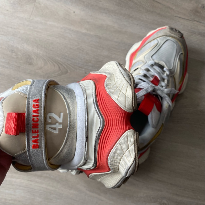 Balenciaga cargo sneaker worn out beige red-5