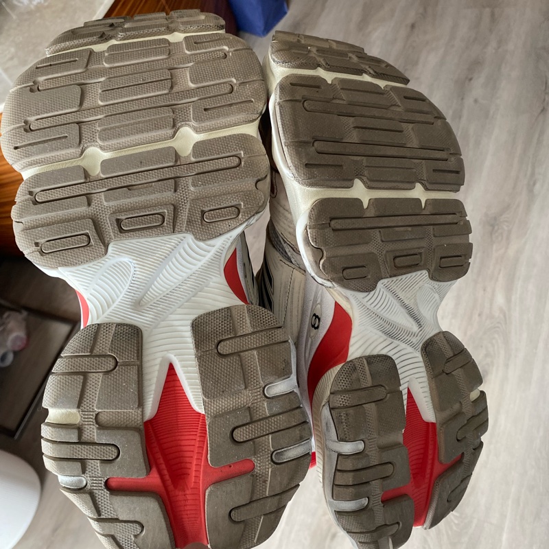 Balenciaga cargo sneaker worn out beige red-6