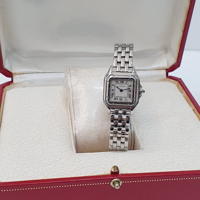 【大眾名錶】Cartier 卡地亞 W25033P5 Panthe 小型美洲豹 銀色羅馬時標面盤 摺疊扣 錶徑21.5mm 石英機芯 大眾名錶G1282-3