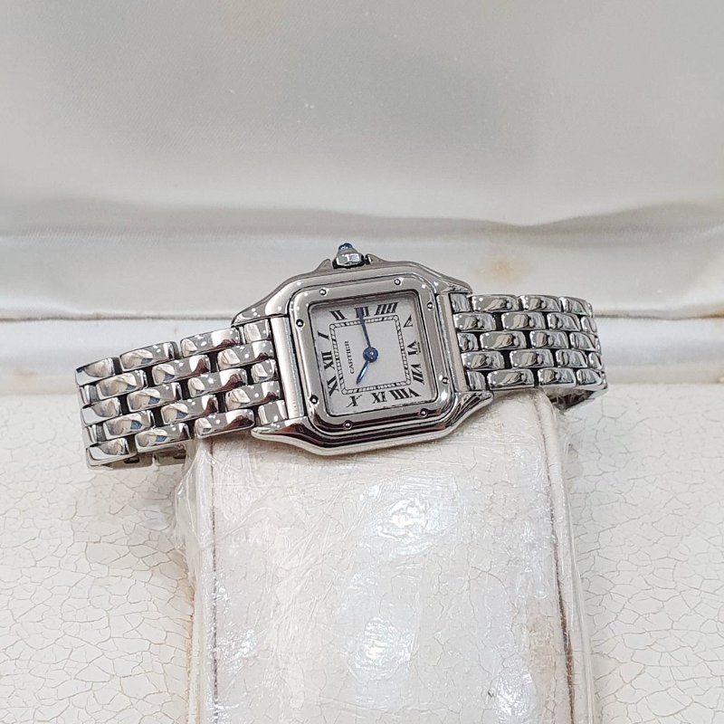 【大眾名錶】Cartier 卡地亞 W25033P5 Panthe 小型美洲豹 銀色羅馬時標面盤 摺疊扣 錶徑21.5mm 石英機芯 大眾名錶G1282-4