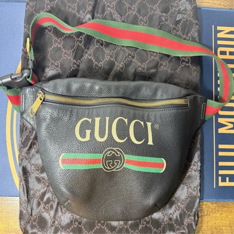 Gucci 古馳黑色印花腰包 493869 牛皮胸腰包 腰胯包 斜背包