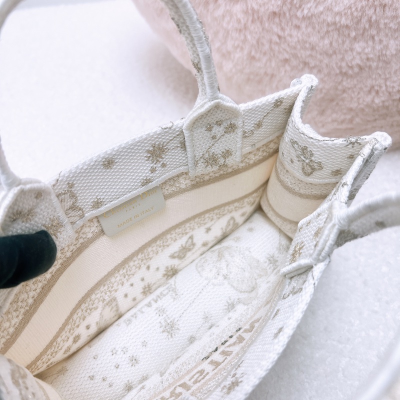 Dior book 金色蝴蝶刺繡迷你托特-10