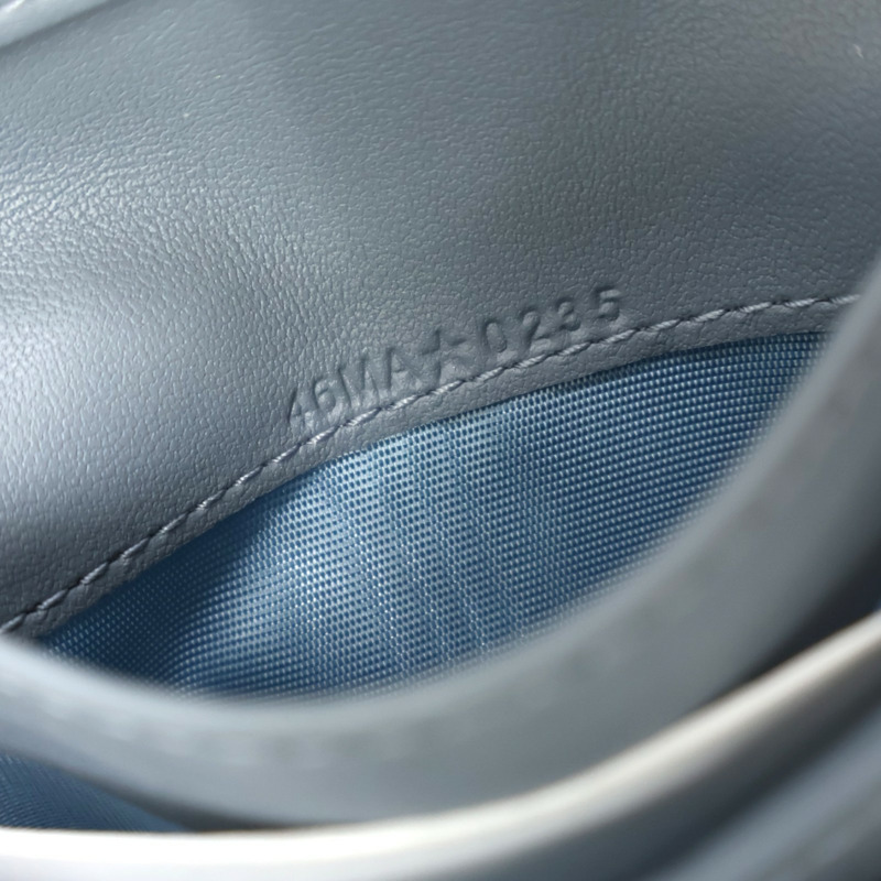 藍色 羊皮 Dior Caro Dahlia 扣式短夾 S5173【Dior 迪奧 】 S5173-6