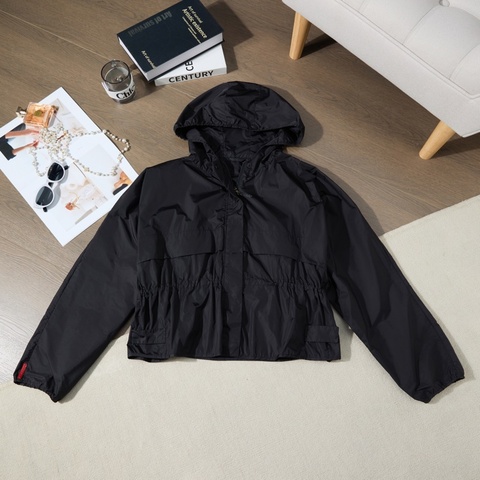 🎉店慶福利款🎉Prada 經典黑色連帽衝鋒衣