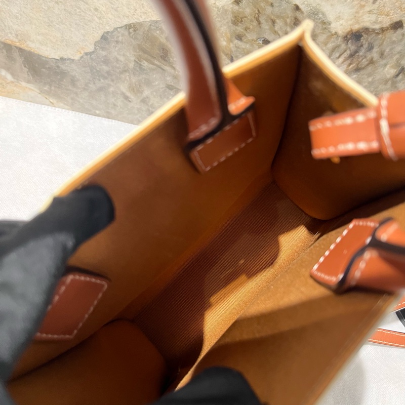 Celine 白色P V C凱旋門小號琴譜包-7