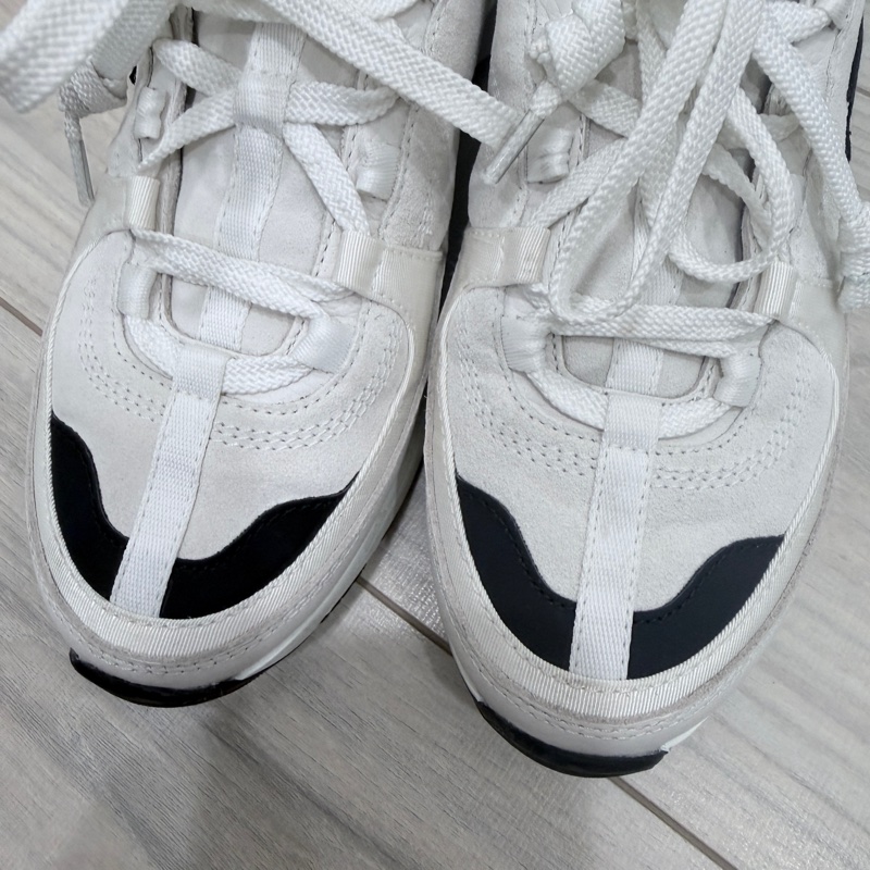 ❤️❤️Chanel ❤️❤️香奈兒 黑白熊貓配色球鞋36號-27